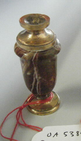 Vase forme Médicis avec col et pied en cuivre doré, image 1/1