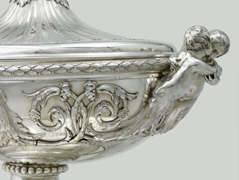 Terrine, sa doublure et son plateau du service du Roi d'Angleterre et de Hanovre George III, d'une paire (OA 12382), image 5/20