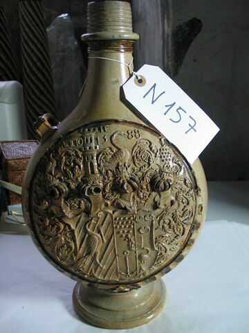 Gourde à quatre passants : Armoiries de la famille Sayn-Bentheim-Wittgenstein, image 4/6