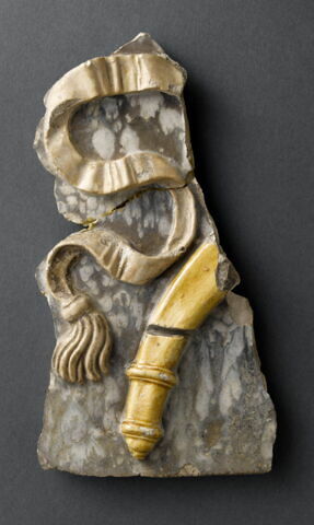 Fragment : corne d'abondance et ruban, image 1/2