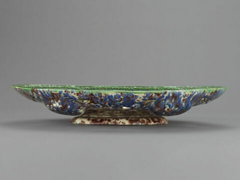 Plat ovale ajouré à quatre cavités rondes et une cavité centrale ovale, image 3/4