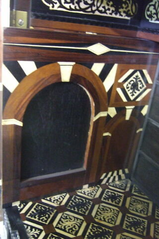 Cabinet sur piètement, image 13/23