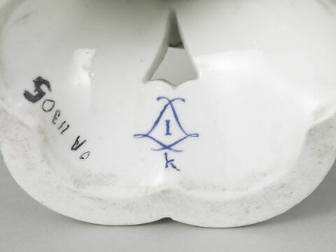 Pot-pourri à bobèche de Louis XV, d'une paire (OA 11304), image 4/4