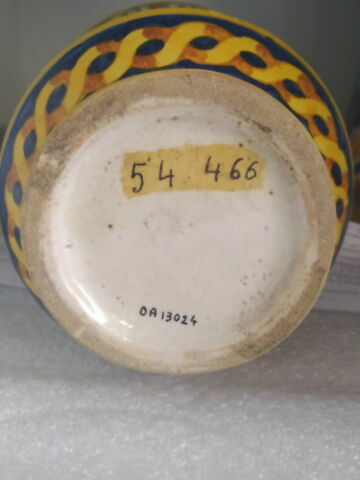 Albarello : homme barbu portant un chapeau, en buste, image 2/4
