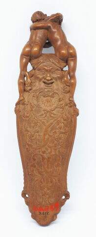 Râpe à tabac en bois sculpté, image 2/2