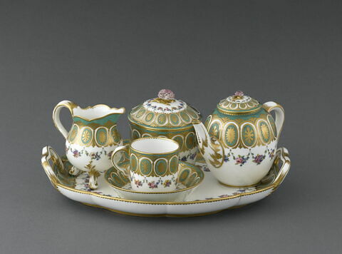 Tasse et soucoupe, d'un déjeuner à thé de cinq pièces, image 2/2