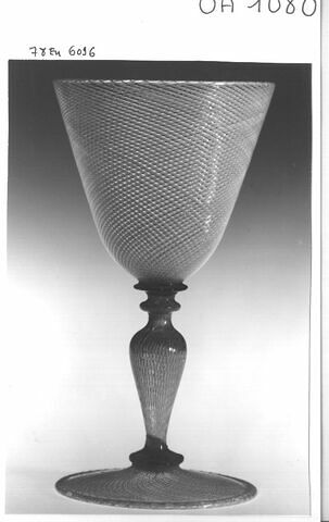 Verre à jambe