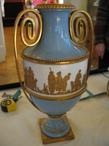 Vase d'ornement (vase étrusque à bandeau)., image 1/1