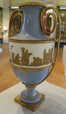 Vase d'ornement (vase étrusque à bandeau).