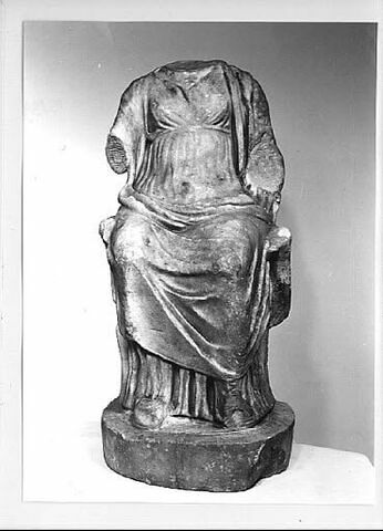 Statuette : déesse assise, image 1/1