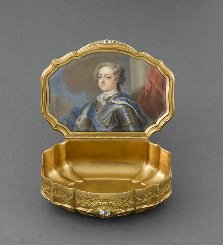 Tabatière au portrait de Louis XV