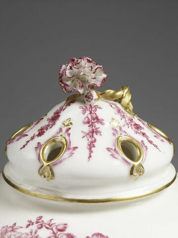 Pot pourri Pompadour à décor en camaïeu carmin, image 3/8