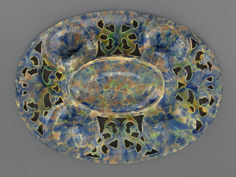 Plat ovale ajouré à quatre cavités rondes et une cavité centrale ovale, image 2/4