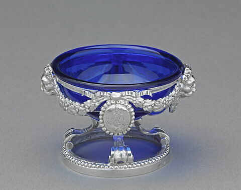 Salière circulaire (d'une paire)
