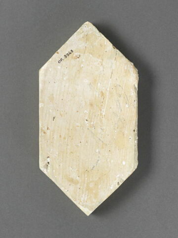 Carreau hexagonal : lion rampant (armoiries des Caracciolo), image 2/3
