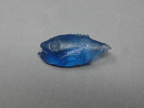 Poisson en verre bleu, à la queue cassée, image 5/5