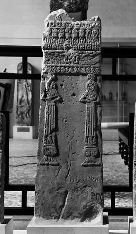 stèle ; objet votif, image 4/4
