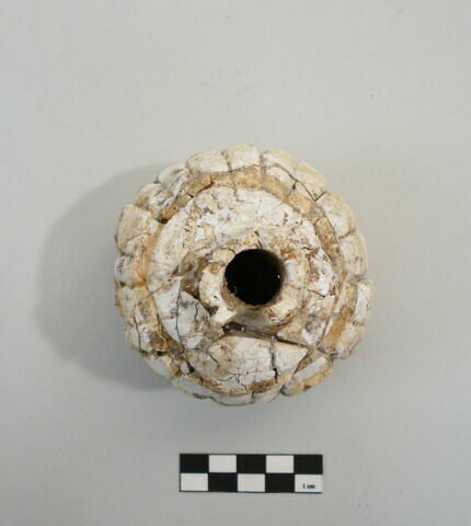vase, image 3/3