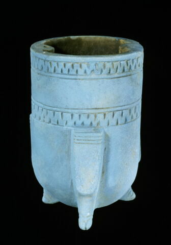 vase, image 3/3