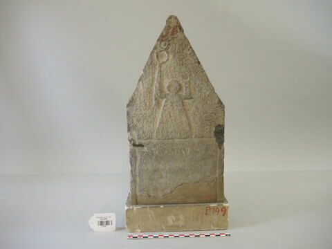 stèle, image 2/2