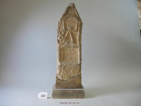 stèle, image 2/3