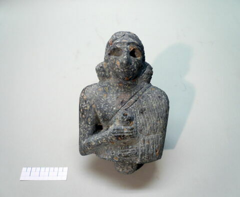 statue