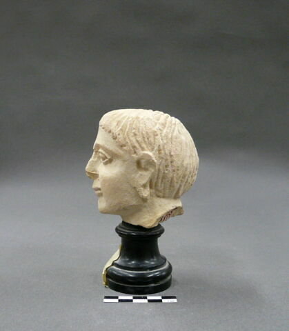 statue, image 2/2
