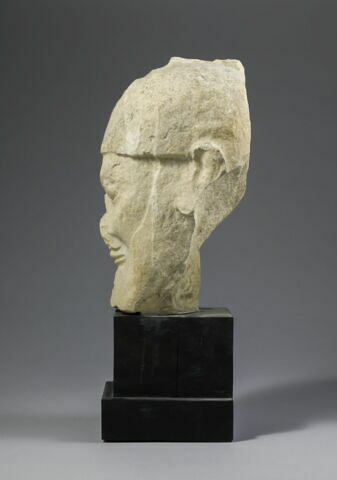 statue, image 4/7