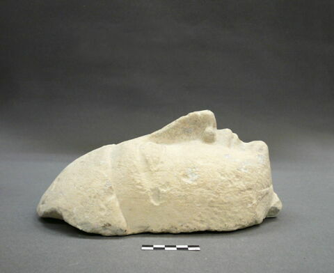 statue, image 2/2