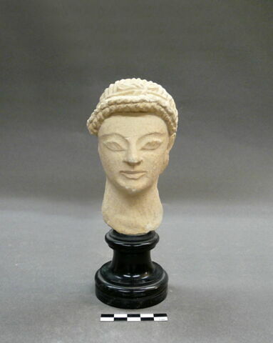 statue