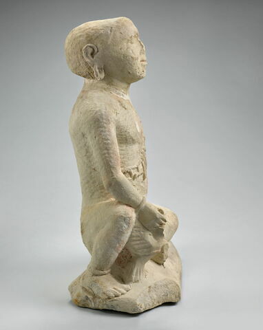statue, image 4/10