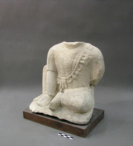 statue, image 2/5