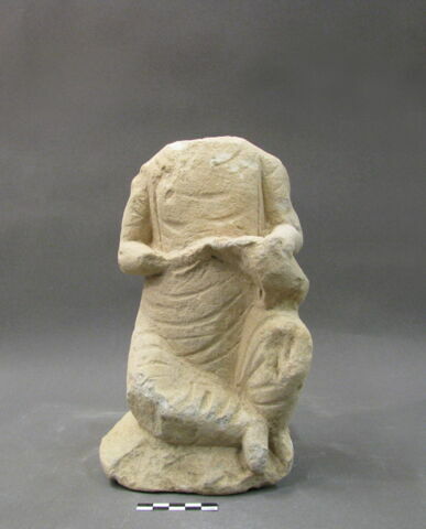 statue