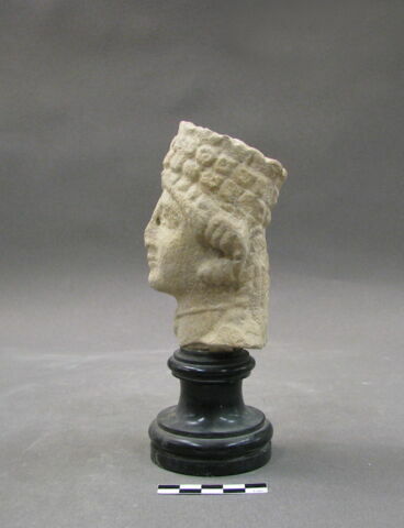 statue, image 2/2