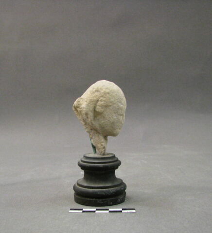statue, image 2/2