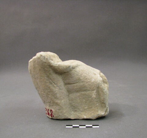 statue, image 3/3