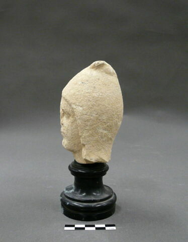 statue, image 2/2