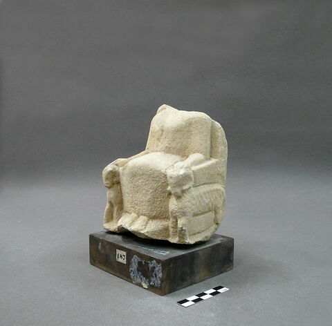 statue, image 2/4