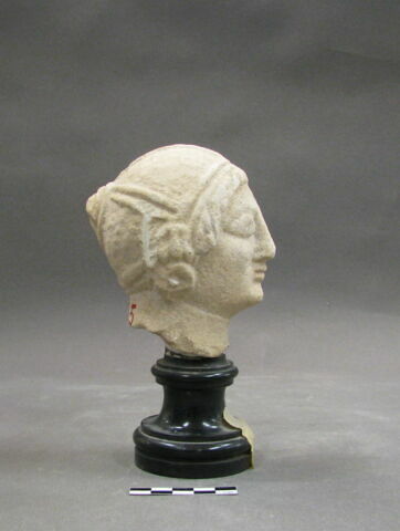 statue, image 2/2
