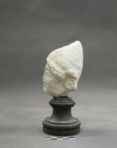 statue, image 2/2