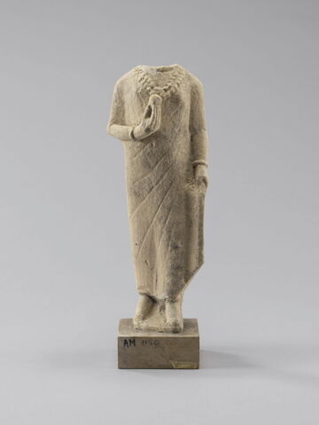 statue