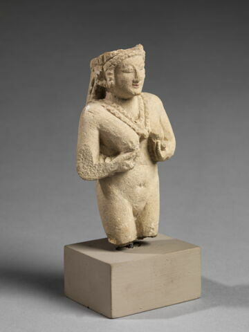 statue, image 2/11