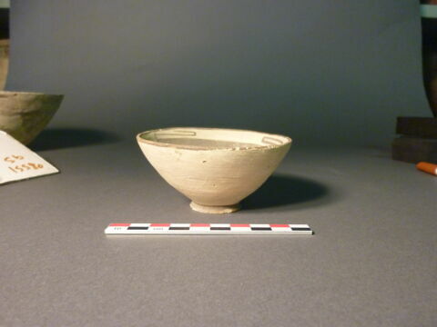 vase, image 2/2