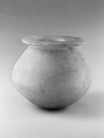 vase, image 2/2