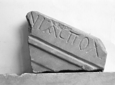plaque, image 3/3