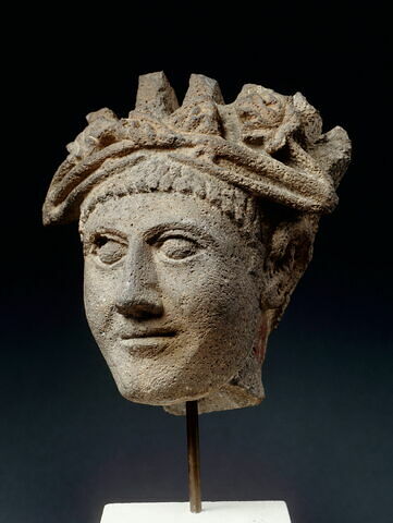 statue, image 2/2