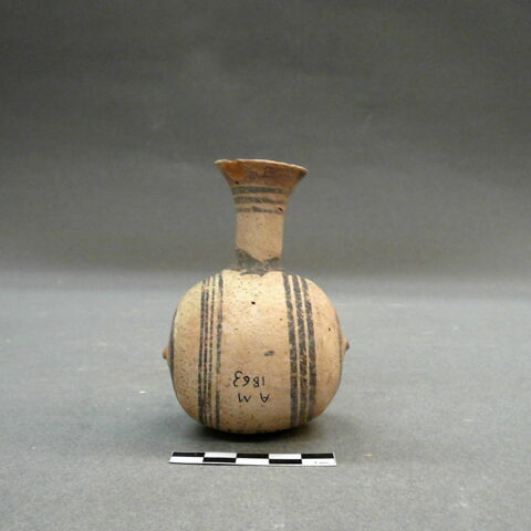 vase, image 3/4