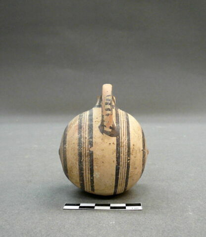 vase, image 3/3