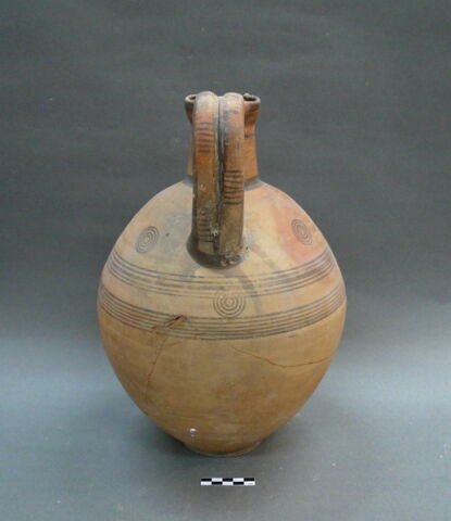 vase, image 3/3