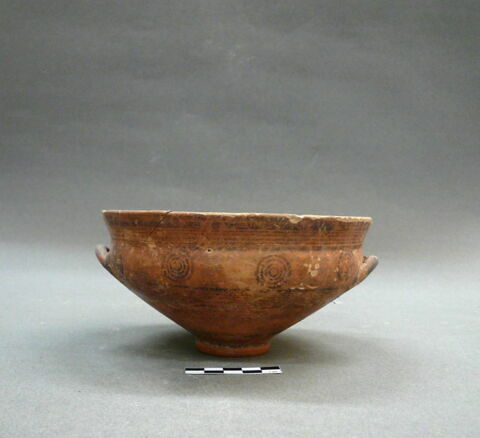 vase, image 3/3